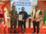 1768111996_69633f7cd953c_2026-01-10-Letkol-Inf-Anton-Timotius-Milala-menyerahkan-penghargaan-kepada-Firdaus-Daeng-Manye
