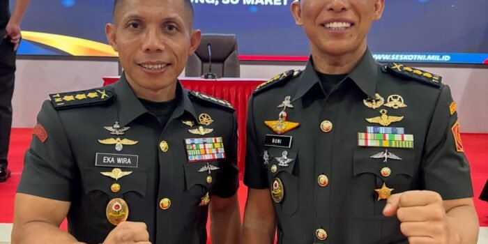 Kolonel Inf. Eka Wira Dharmawan bersama Kolonel Inf. Boni Berdian Philiang