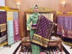 Persit sedang mengenakan kain songket palembang berbahan sutra dan katun
