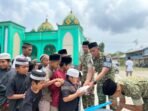 Membangun Kerukunan Melalui Kegiatan Sosial di Supiori oleh TNI Membangun Kerukunan Melalui Kegiatan Sosial di Supiori oleh TNI