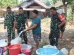 Aksi TNI dalam Menyediakan Pasokan Air Bersih untuk Warga Meras Aksi TNI dalam Menyediakan Pasokan Air Bersih untuk Warga Meras