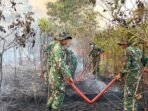 Brigif TP 32/Mangkalihat Responsif Atasi Kebakaran Hutan di Kutai Timur Brigif TP 32/Mangkalihat Responsif Atasi Kebakaran Hutan di Kutai Timur