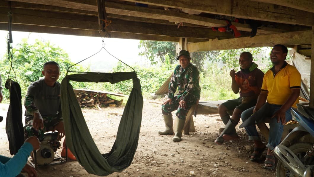Interaksi Hangat TNI dan Masyarakat dalam Program TMMD Luwu Timur